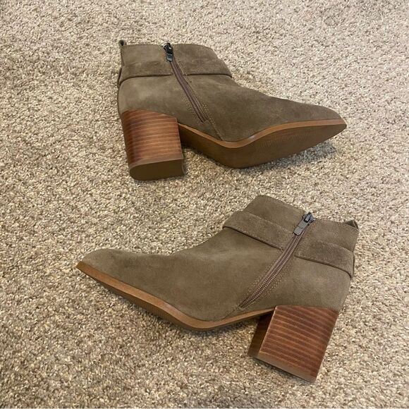 Marc Fisher View Suede Harness Chelsea Boots Women’s Size 8 - Picture 3 of 11